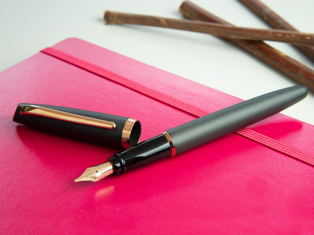 Pluma Estilográfica Aurora Style, Resina Negra, Oro rosa, E20PN