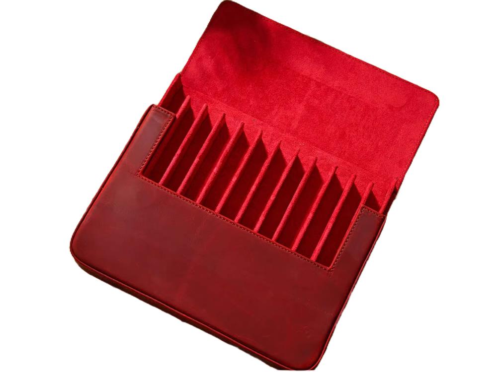 Estuche Iguana Rojo, 12 Piezas de Escritura