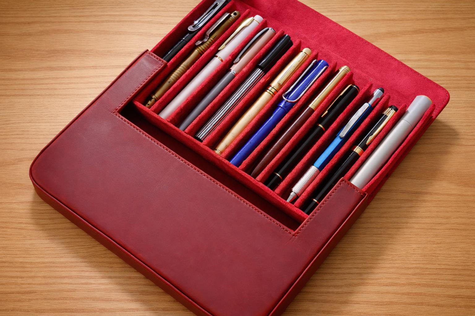 Estuche Iguana Rojo, 12 Piezas de Escritura