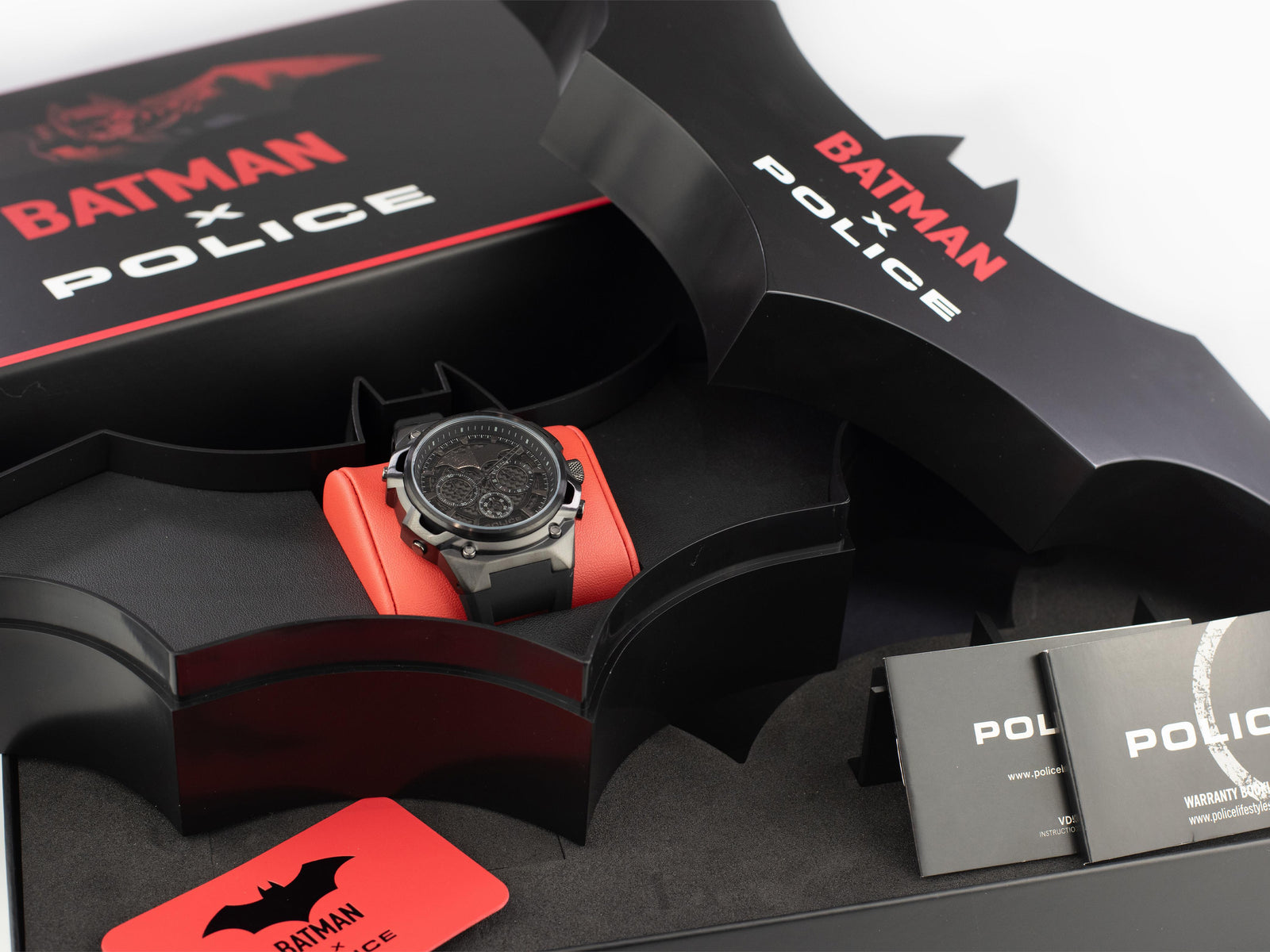 Set Reloj Police Crusader y Pulsera Batarang, Edición Limitada, PEWGQ0089901-SET