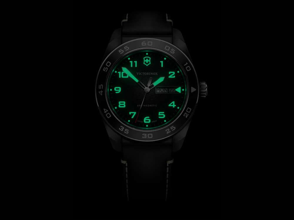 Reloj de Cuarzo Victorinox Swiss Army, Acero Inoxidable, Negro, 42 mm, V242041