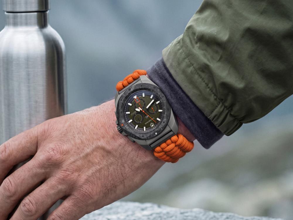 Reloj de Cuarzo Victorinox I.N.O.X. Chrono Titanio, Verde, 43 mm, V242083.1
