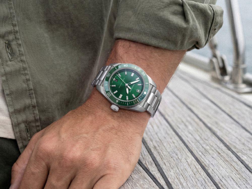Reloj de Cuarzo Victorinox Maverick, Acero Inoxidable 316L, Verde, 39 mm,V242096