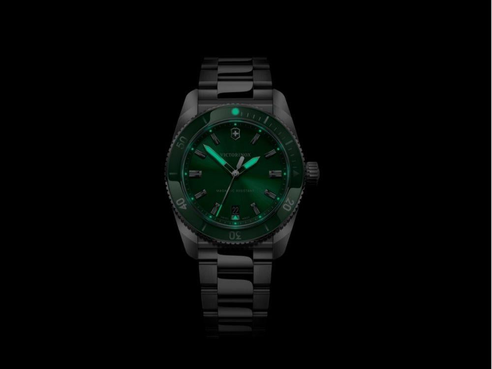 Reloj de Cuarzo Victorinox Maverick, Acero Inoxidable 316L, Verde, 39 mm,V242096