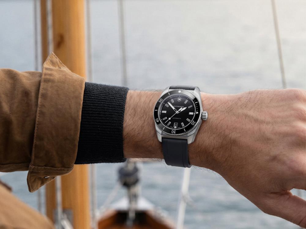 Reloj Automático Victorinox Maverick, Acero Inoxidable 316L, Negro, V242104