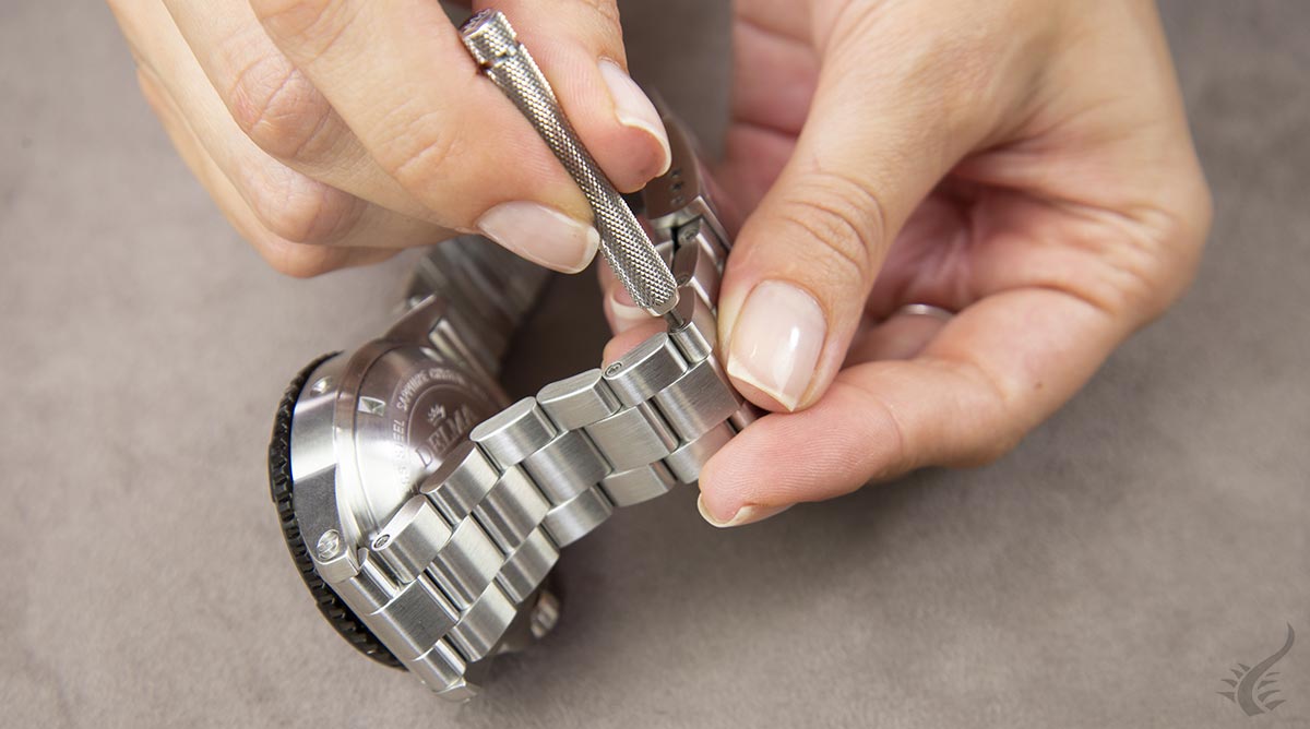 Como ajustar el brazalete de su reloj