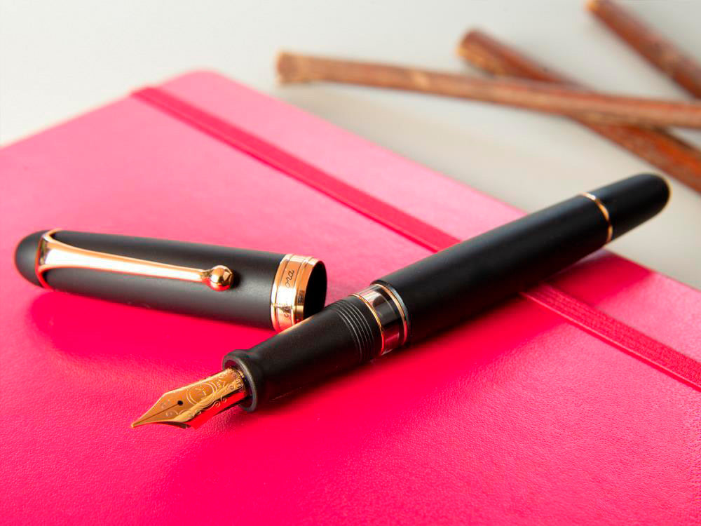 Pluma Estilográfica Aurora 88 Black Satin, Adornos Oro Rosa, 809-PN