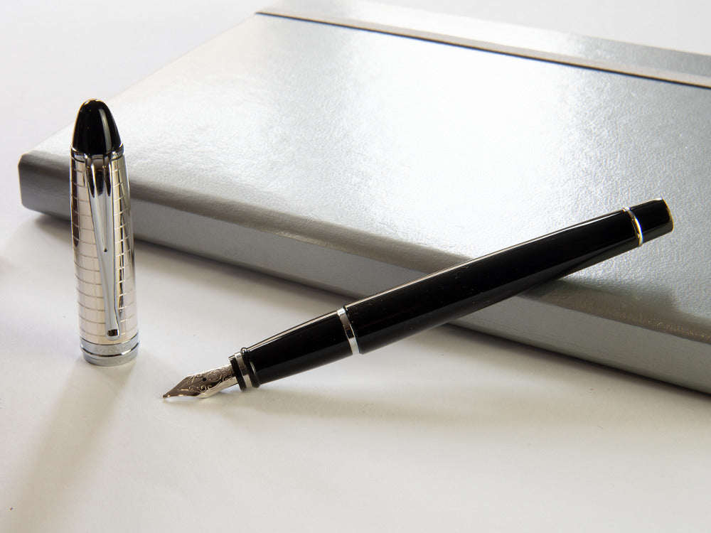 Pluma Estilográfica Aurora Ipsilon Quadra, Resina, Negro, Plata, B14CQN