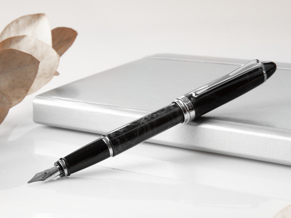 Pluma Estilográfica Aurora Ipsilon, Resina gris, Adornos cromados, b13CG