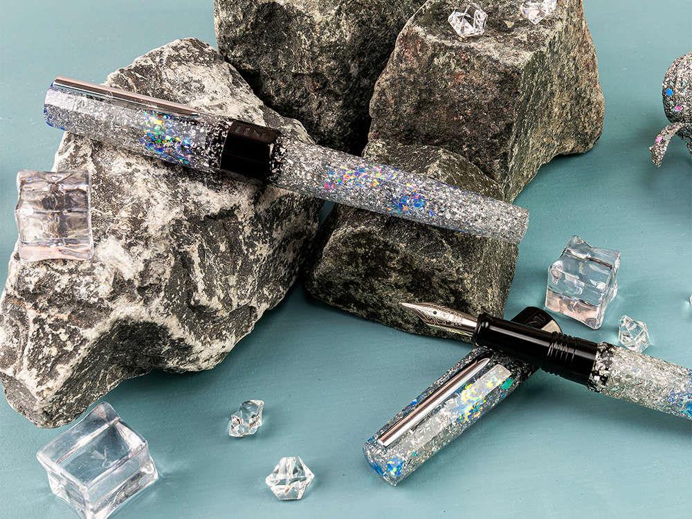 Pluma Estilográfica Benu Euphoria Vodka On The Rocks, Plata, 05.2.10.5.0