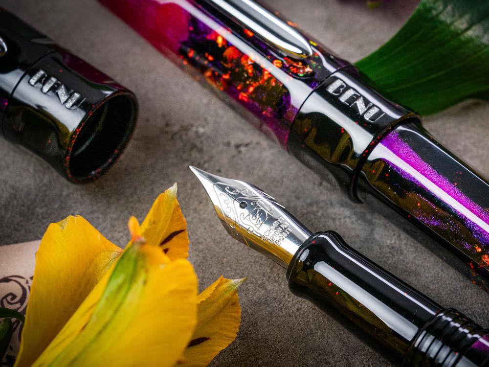 Pluma Estilográfica Benu Talisman Lily of the Incas, Rosa, 19.2.23.5.0