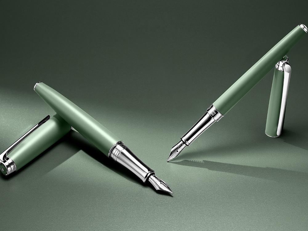 Pluma Estilográfica Caran d'Ache Léman Slim Vert de Gris, 4791.713