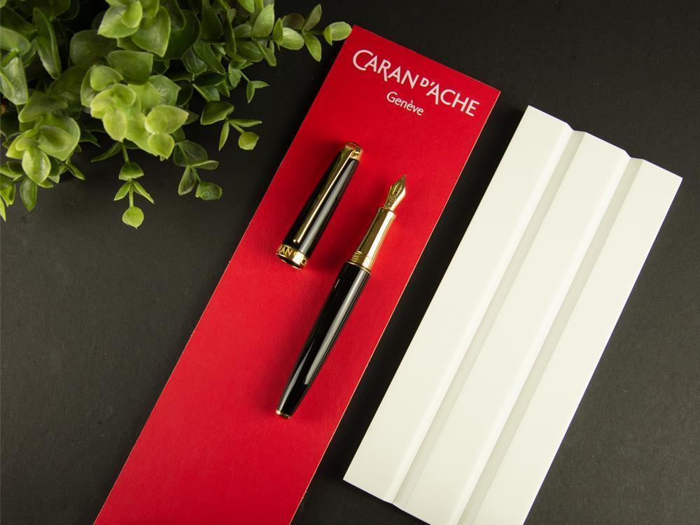 Pluma Estilográfica Caran d´Ache Léman Ebony Black, Laca, 4799.282