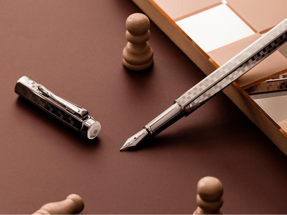 Pluma Estilográfica Caran d'Ache Ecridor Damier, Plata, 958.566