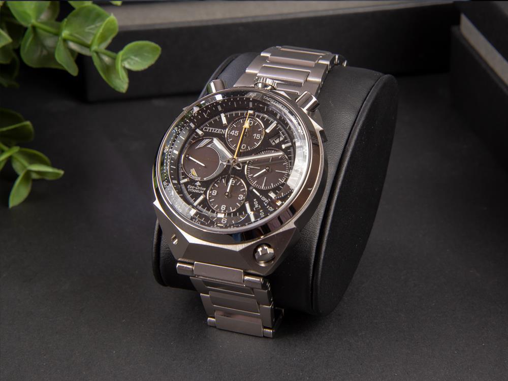 Reloj de Cuarzo Citizen Bullhead Titanium Edición Especial, Negro, AV0080-88E
