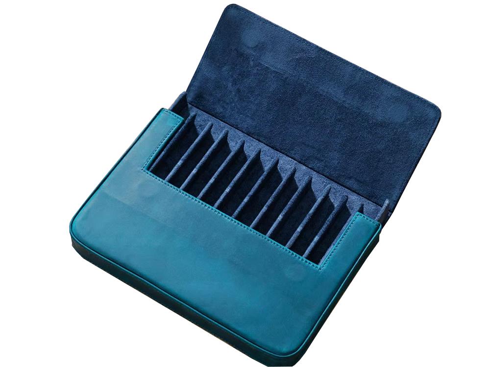 Estuche Iguana Azul, 12 Piezas de Escritura