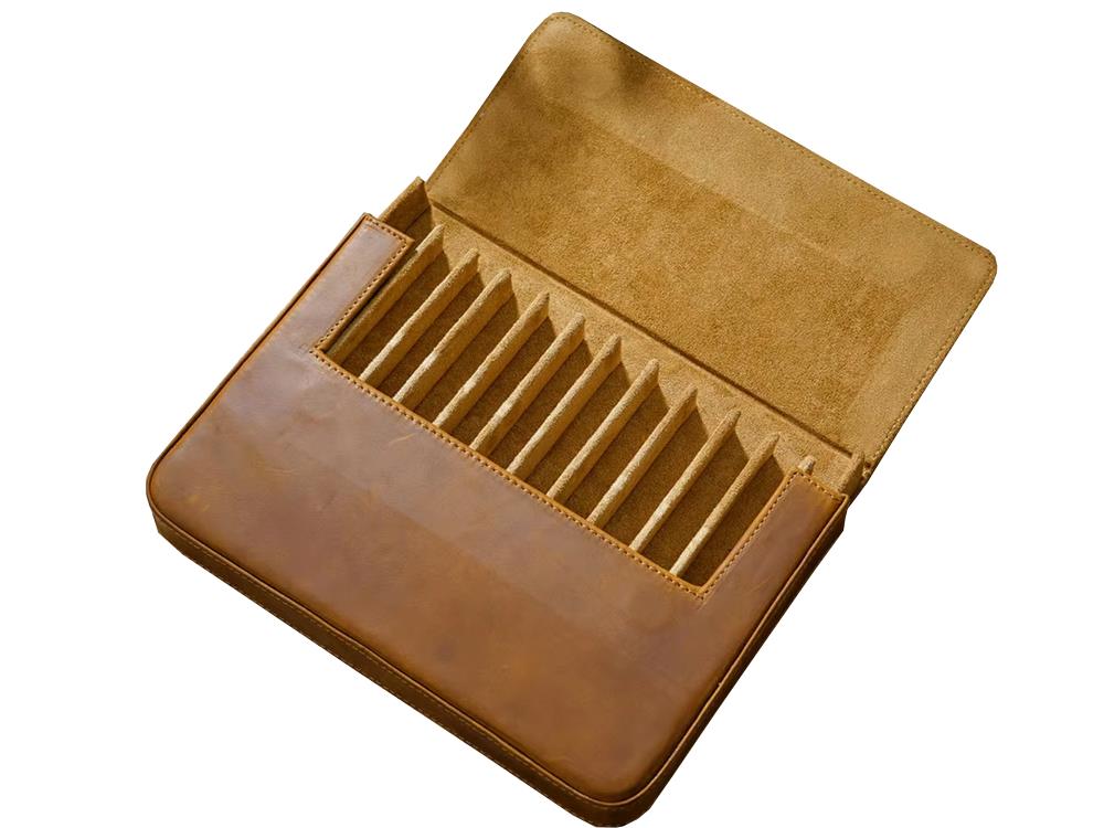 Estuche Iguana Camel, 12 Piezas de Escritura