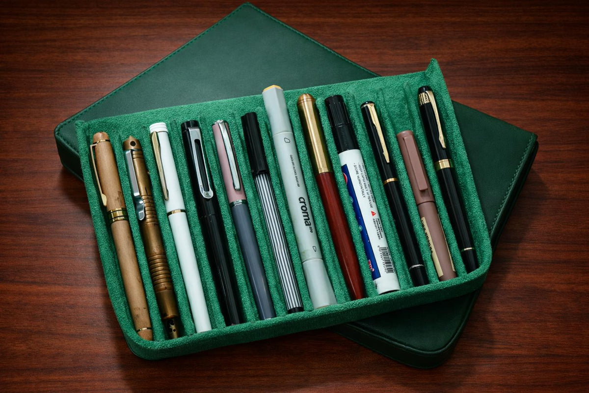 Estuche Iguana Verde, 12 Piezas de Escritura