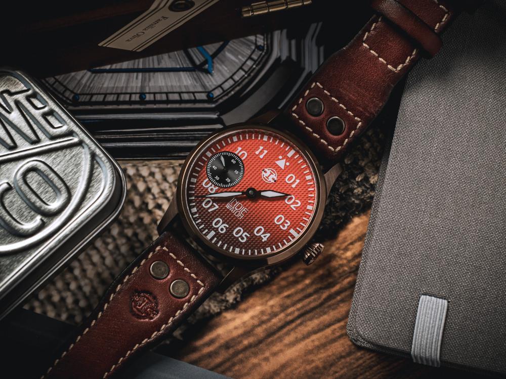 Reloj Automático Indie Watch Swell, PVD Bronce, Rojo, 42 mm, 257YB