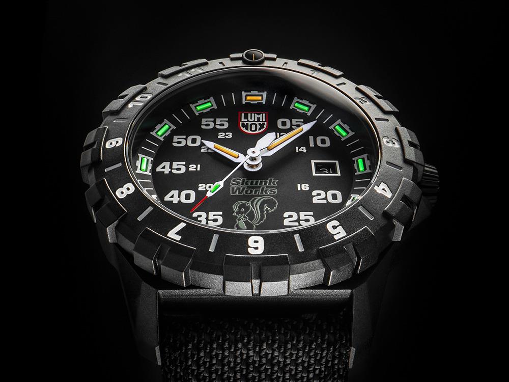 Reloj de Cuarzo Luminox Air F-117 Nighthawk x Skunk Works Heritage XA.6442.H.SET