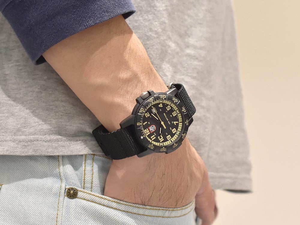 Reloj de Cuarzo Luminox Sea Turtle Giant, Negro/Beige, Carbono, 44 mm, 10 atm