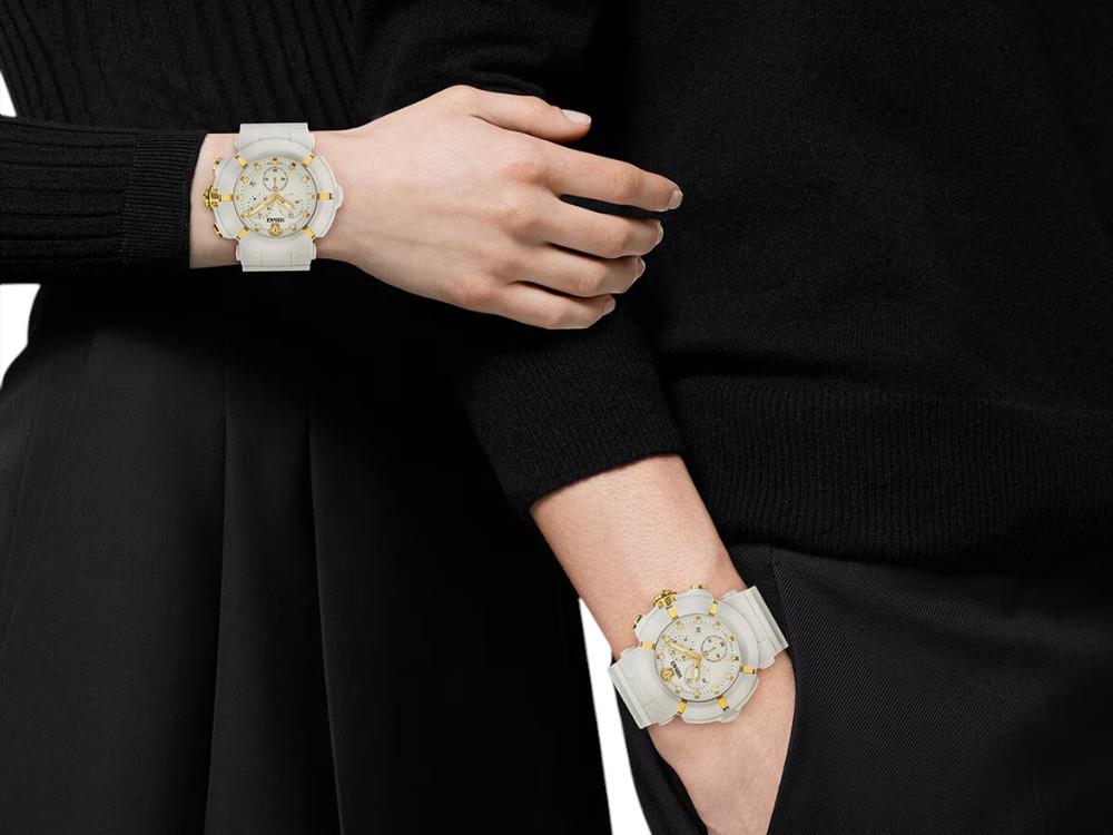 Reloj Versace Real Active Chrono, Acero reciclado, Blanco, 45 mm, VE0L00525