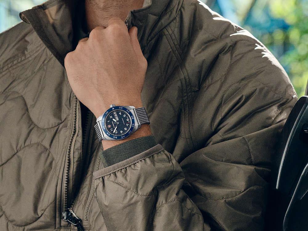 Reloj de Cuarzo Victorinox Swiss Army, Acero Inoxidable, Azul, 42 mm, V242042