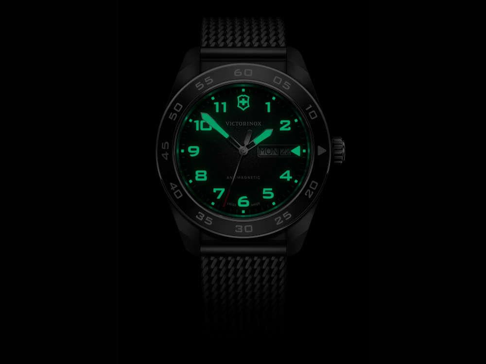 Reloj de Cuarzo Victorinox Swiss Army, Acero Inoxidable, Negro, 42 mm, V242043