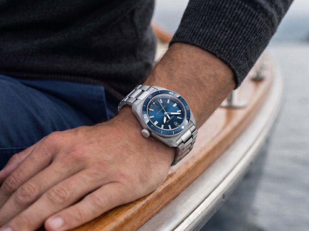 Reloj de Cuarzo Victorinox Maverick, Acero Inoxidable 316L, Azul, 39 mm, V242095